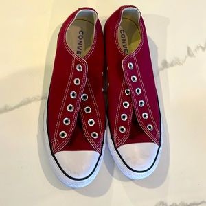 Burgundy Converse men’s size 8 Women’s 9.5